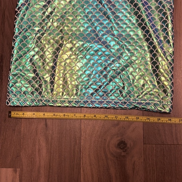 Iridescent mermaid tail blanket Snuggie sleeping bag - Picture 5 of 5